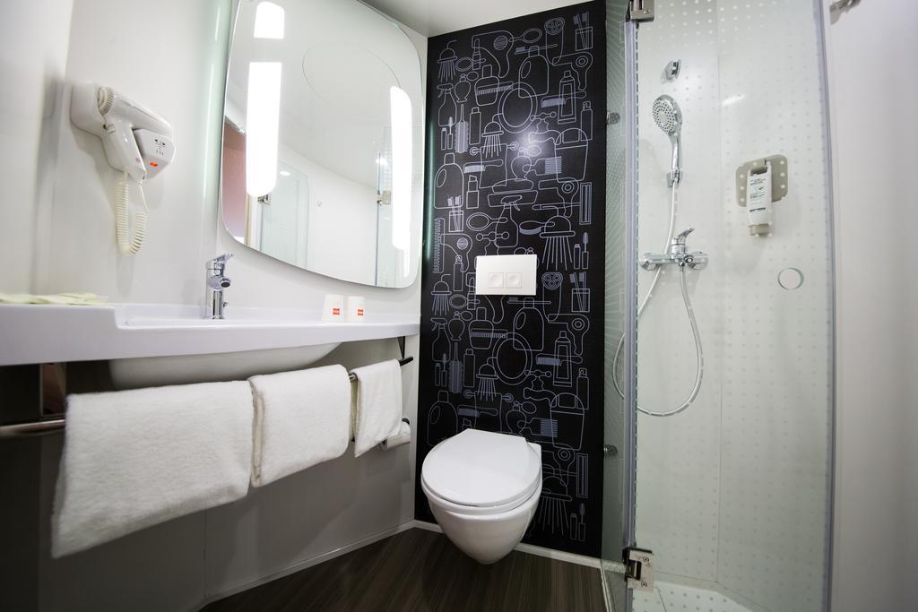 Ibis Guangzhou Yuexiu Park Metro Station Hotel Exterior photo